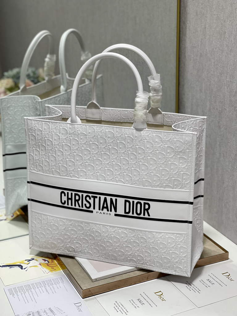 Dior M1286 Large Book Tote White Oblique Embossed Calfskin