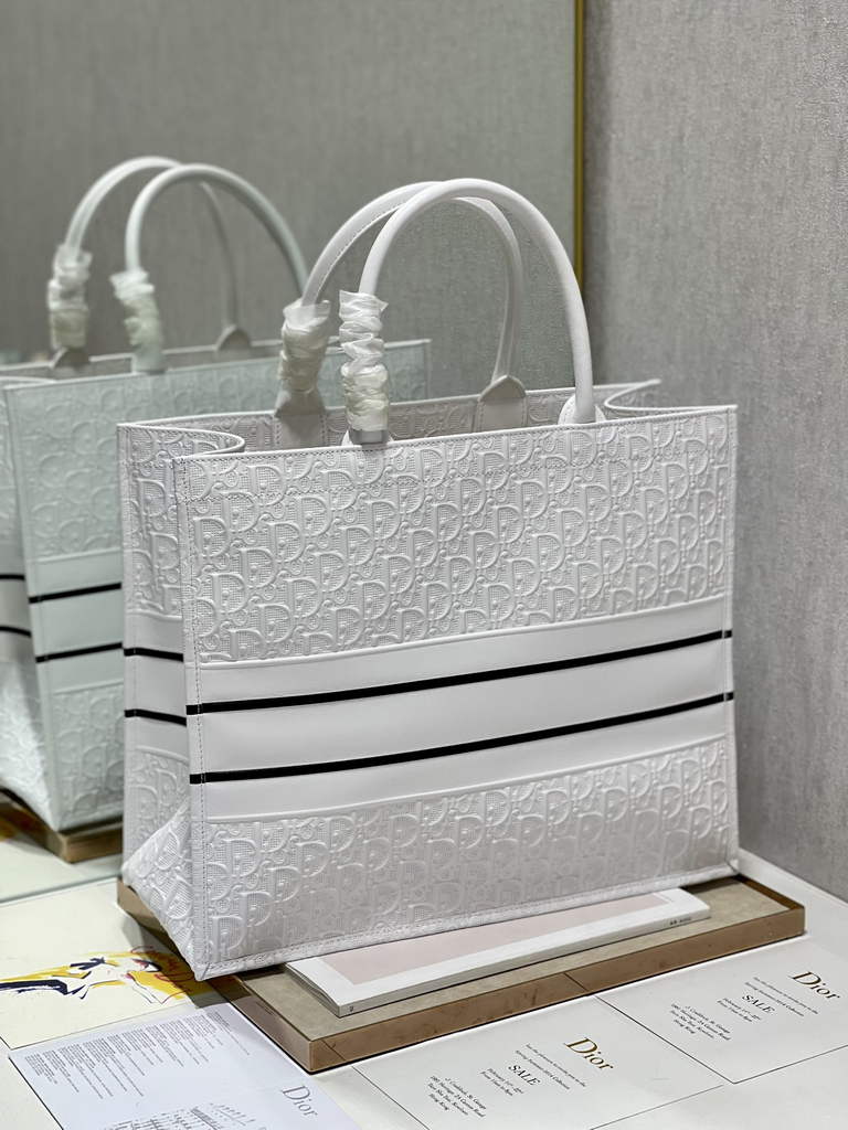 Dior M1286 Large Book Tote White Oblique Embossed Calfskin