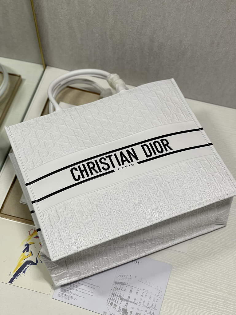 Dior M1286 Large Book Tote White Oblique Embossed Calfskin
