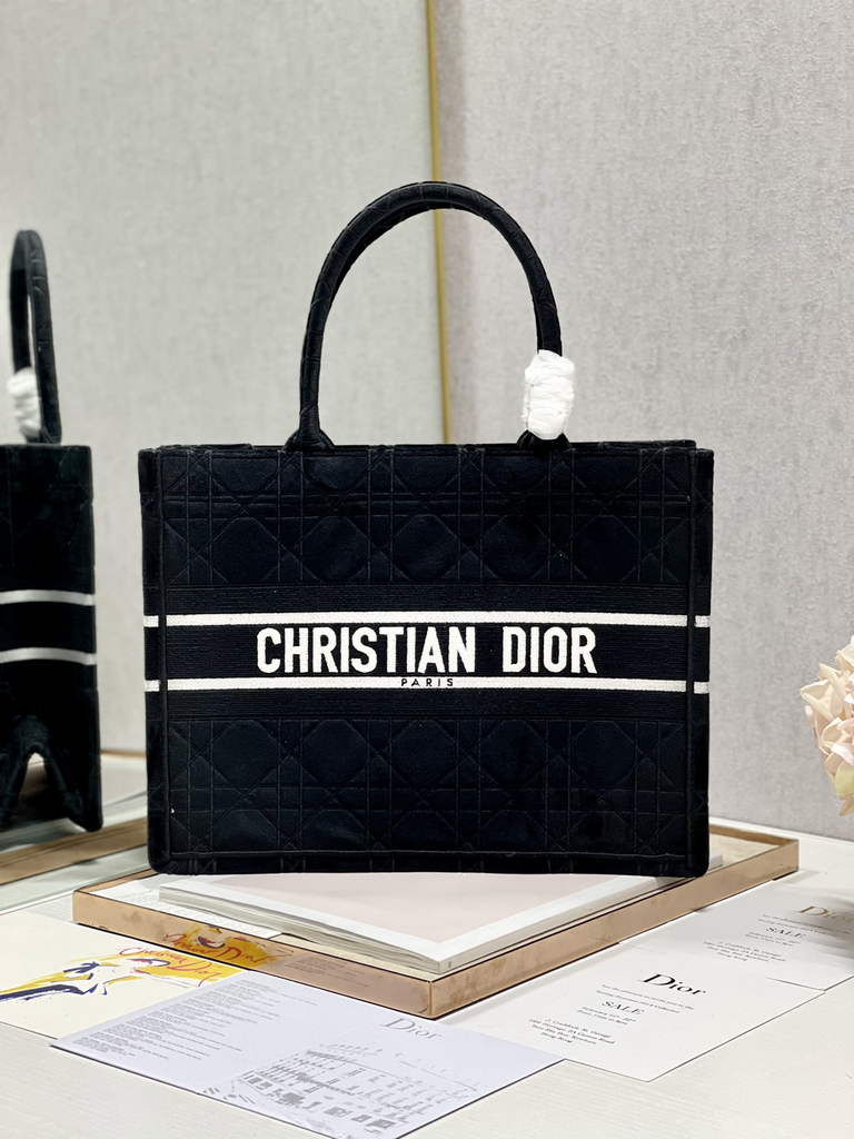 Dior M1296 Medium Book Tote Bag Cannage Black
