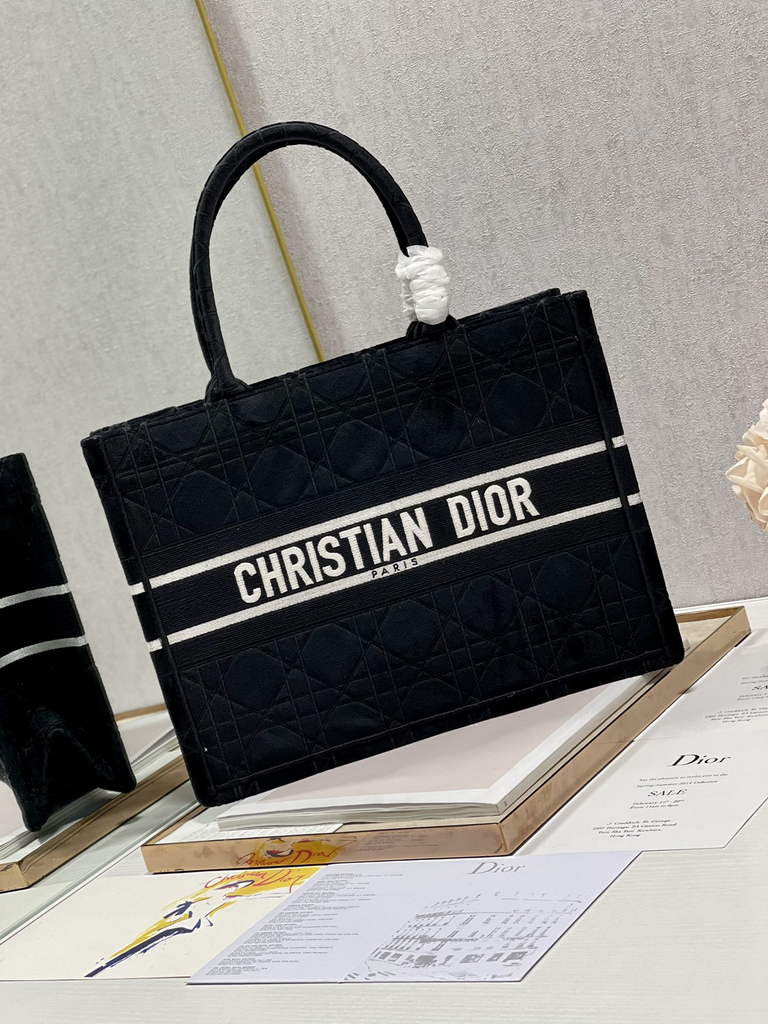 Dior M1296 Medium Book Tote Bag Cannage Black