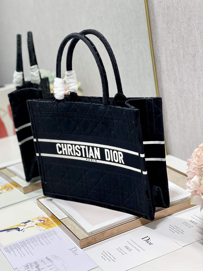 Dior M1296 Medium Book Tote Bag Cannage Black