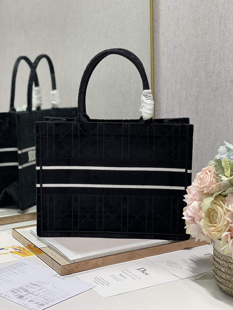 Dior M1296 Medium Book Tote Bag Cannage Black