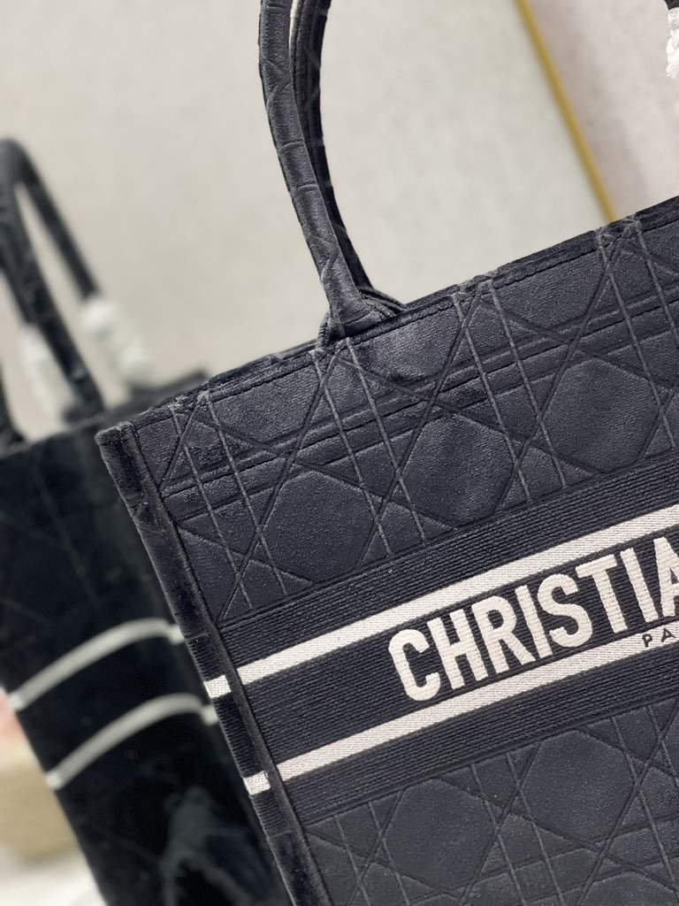 Dior M1296 Medium Book Tote Bag Cannage Black