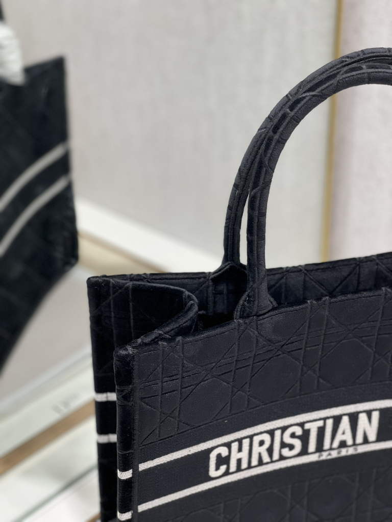 Dior M1296 Medium Book Tote Bag Cannage Black