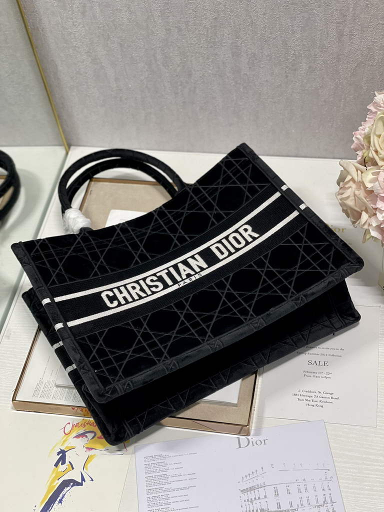 Dior M1296 Medium Book Tote Bag Cannage Black