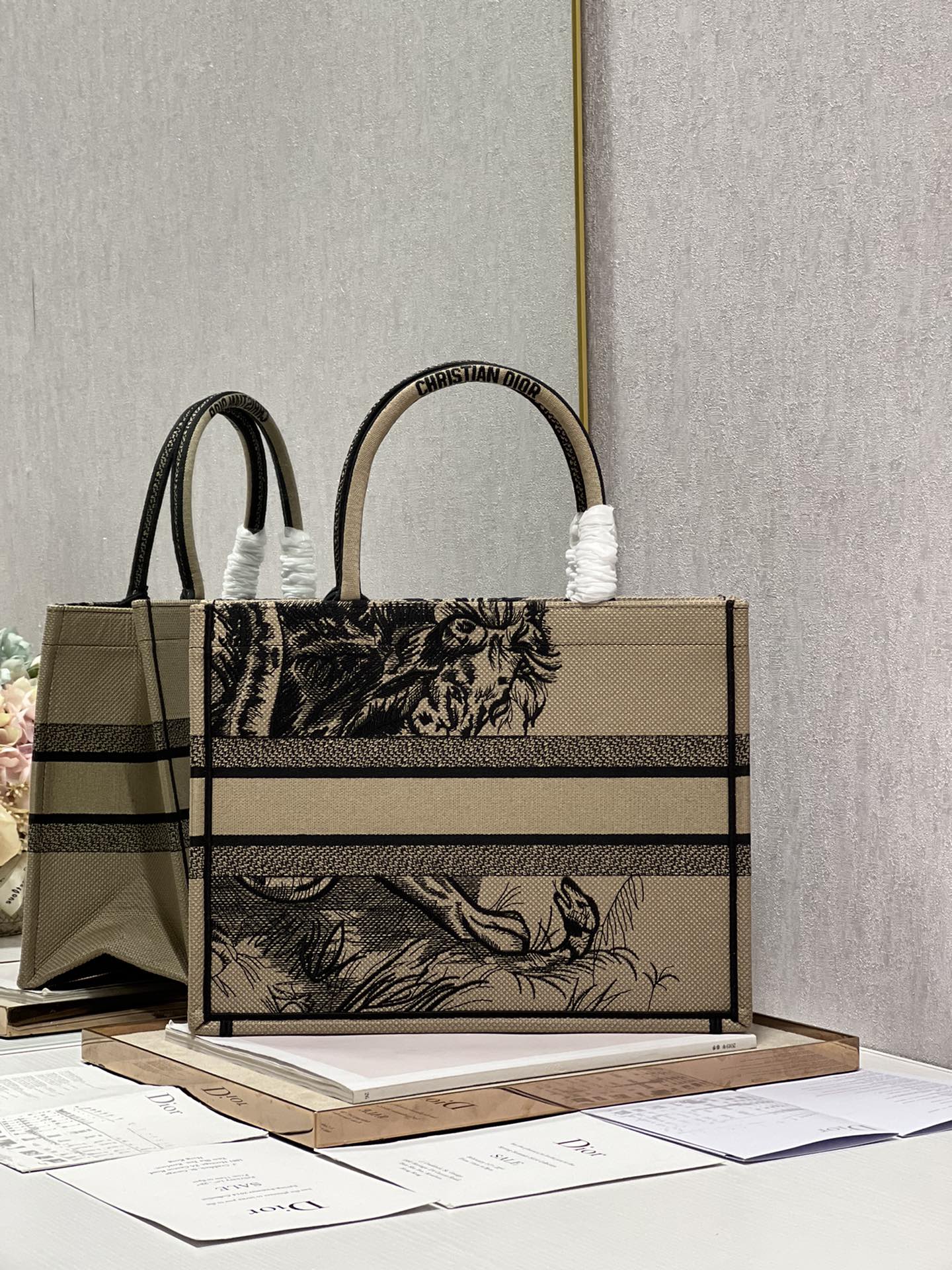 Dior M1296 Medium Book Tote Bag Beige D-Jungle Pop Embroidery