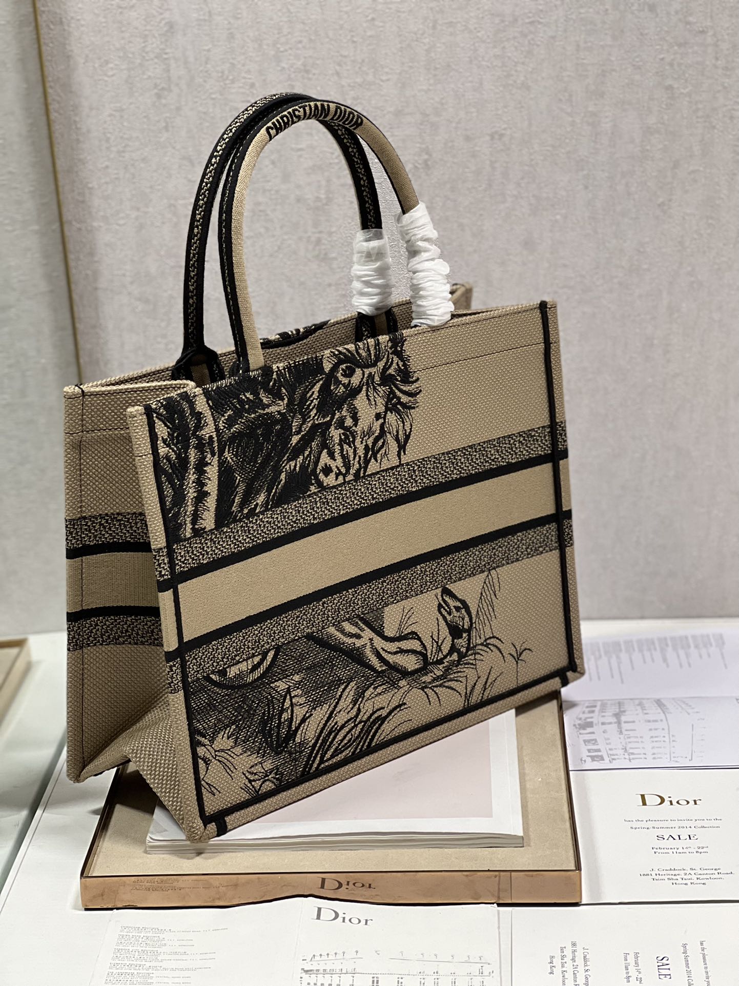 Dior M1296 Medium Book Tote Bag Beige D-Jungle Pop Embroidery