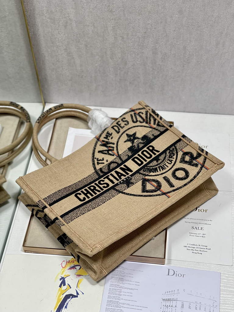 Dior M1296 Medium Book Tote Beige jute fabric Union motif embroidery
