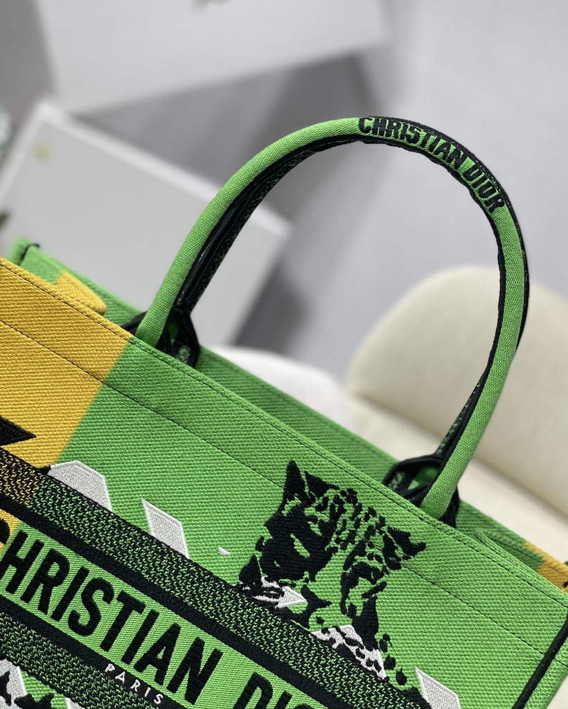 Dior M1296 Medium Book Tote Green D-Jungle Pop Embroidery