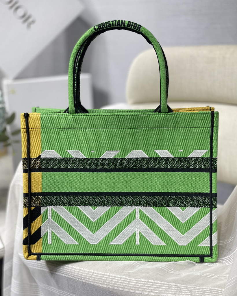 Dior M1296 Medium Book Tote Green D-Jungle Pop Embroidery