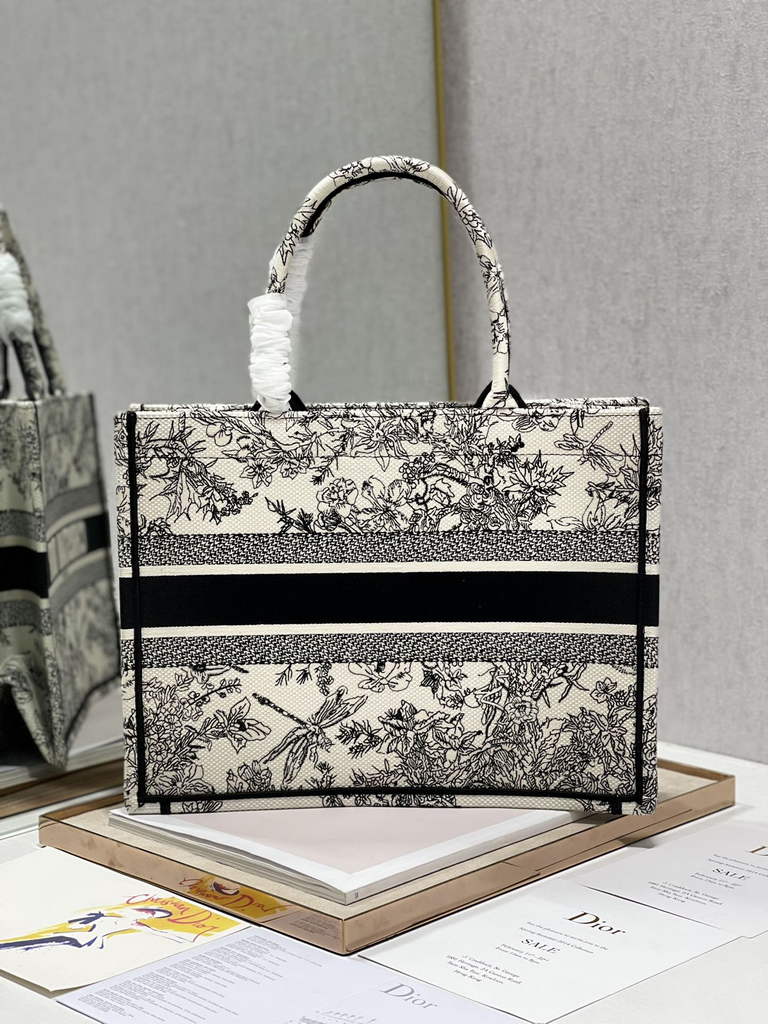 Dior M1296 Medium Book Tote dragonfly Multicolor Beige