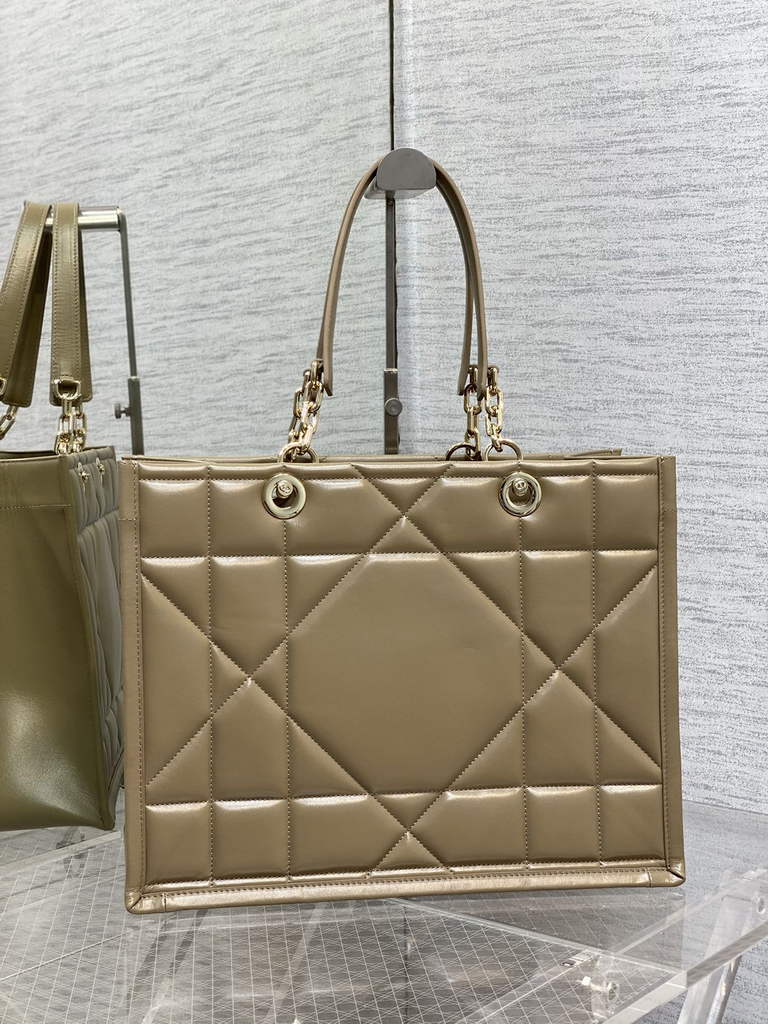 Dior M8722 Large Essential Tote Bag Hazelnut Archicannage Calfskin - Default Title - View 1