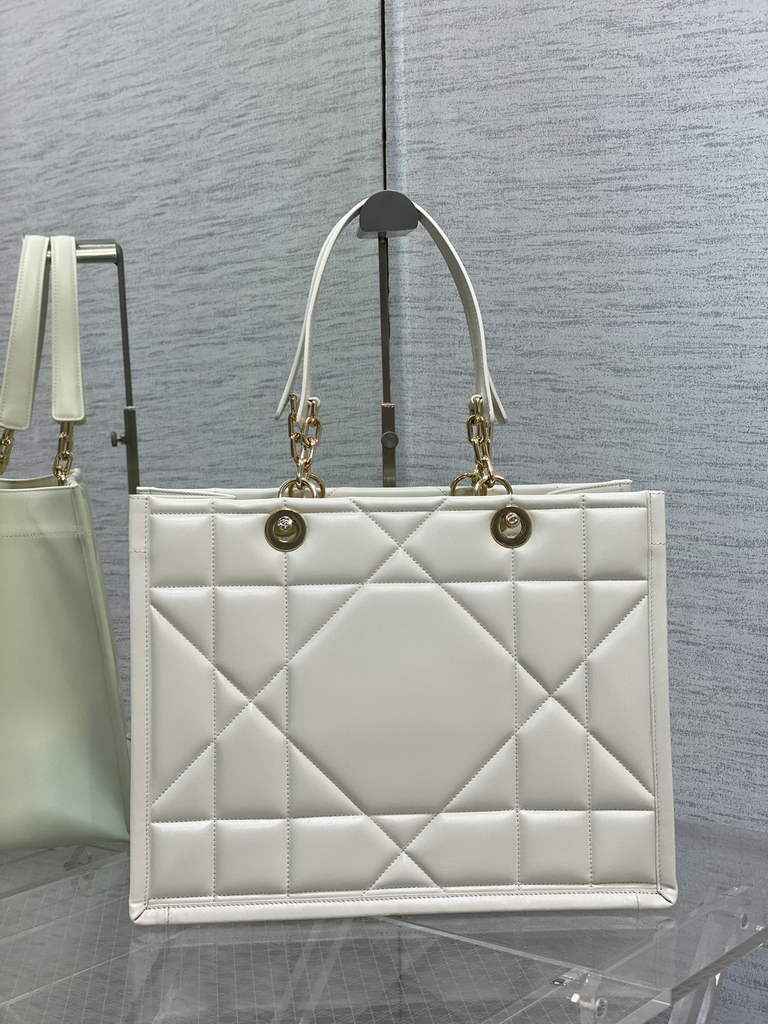 Dior M8722 Large Essential Tote Bag White Archicannage Calfskin
