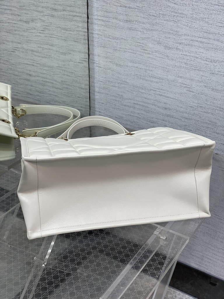 Dior M8722 Large Essential Tote Bag White Archicannage Calfskin