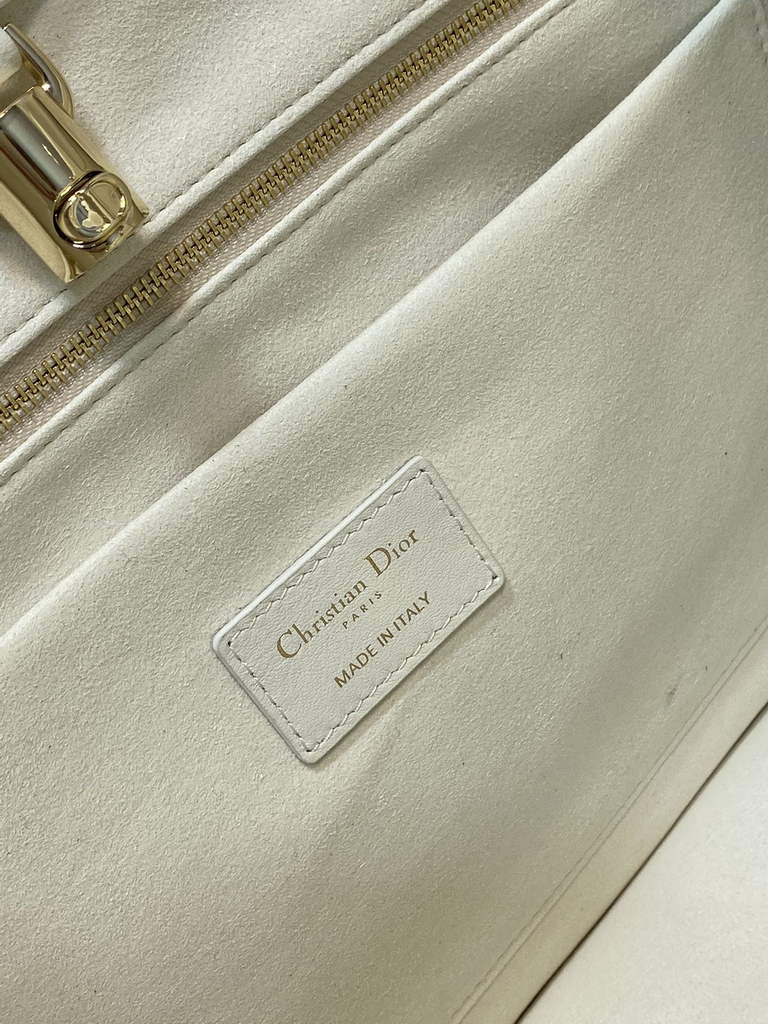 Dior M8722 Large Essential Tote Bag White Archicannage Calfskin
