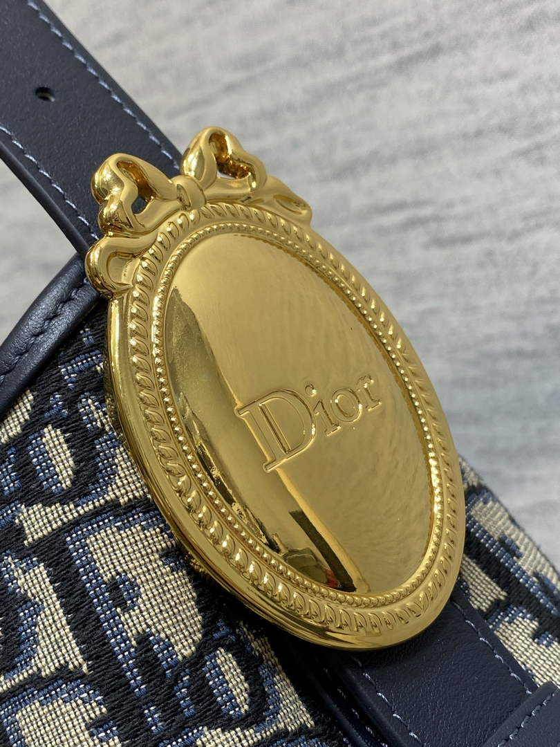 Medium Dior Médaillon Bucket Bag - Blue Oblique Jacquard M1532 - Default Title - View 5