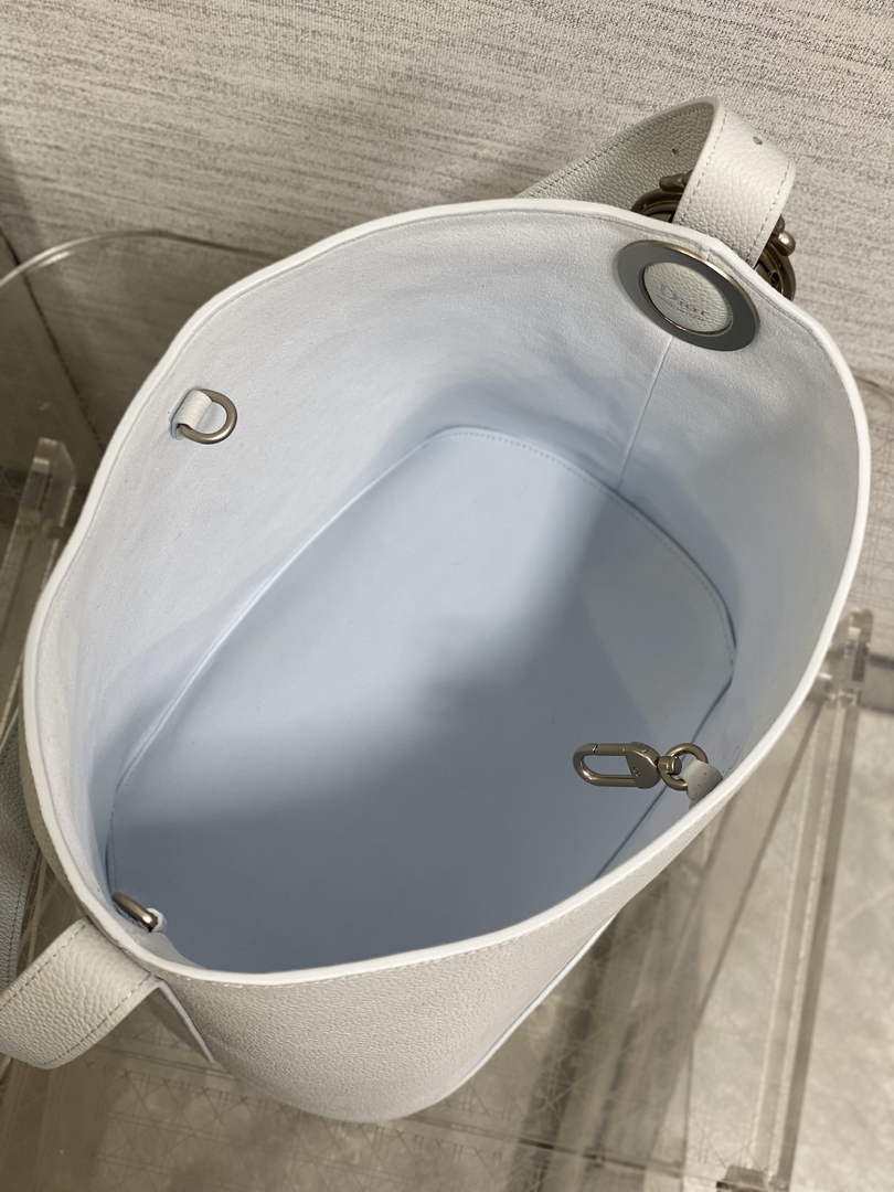 Medium Dior Médaillon Bucket Bag - Blue Grained Calfskin M1532 - Default Title - View 9