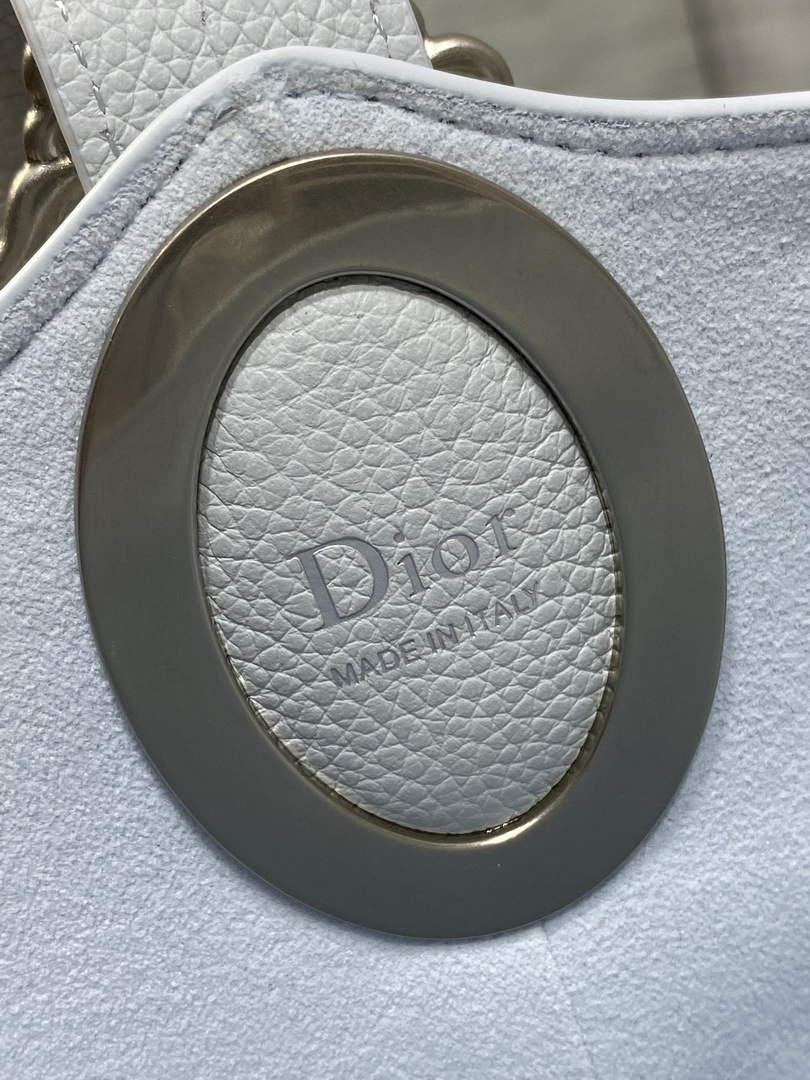 Medium Dior Médaillon Bucket Bag - Blue Grained Calfskin M1532 - Default Title - View 10