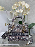 Dior Medium Lady D-Lite Bag M0565 White Multicolor Saisons Hiver Embroidery - Default Title - View 1