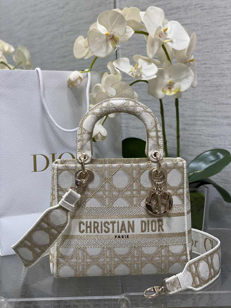 Dior Medium Lady D-Lite Bag M0565 White and Gold-Tone Macrocannage Embroidery - Default Title - View 1