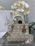 Dior Medium Lady D-Lite Bag M0565 White and Gold-Tone Macrocannage Embroidery - Default Title - View 1