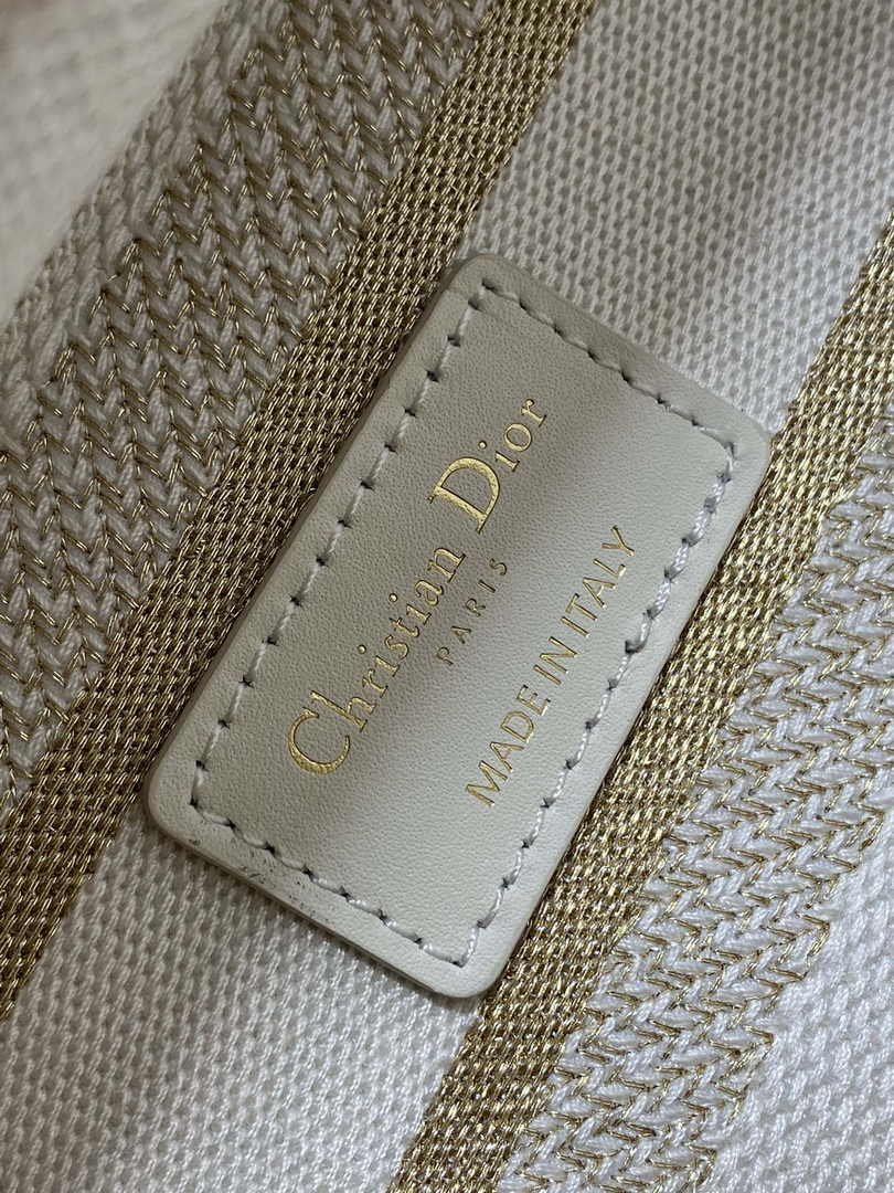 Dior Medium Lady D-Lite Bag M0565 White and Gold-Tone Macrocannage Embroidery - Default Title - View 7
