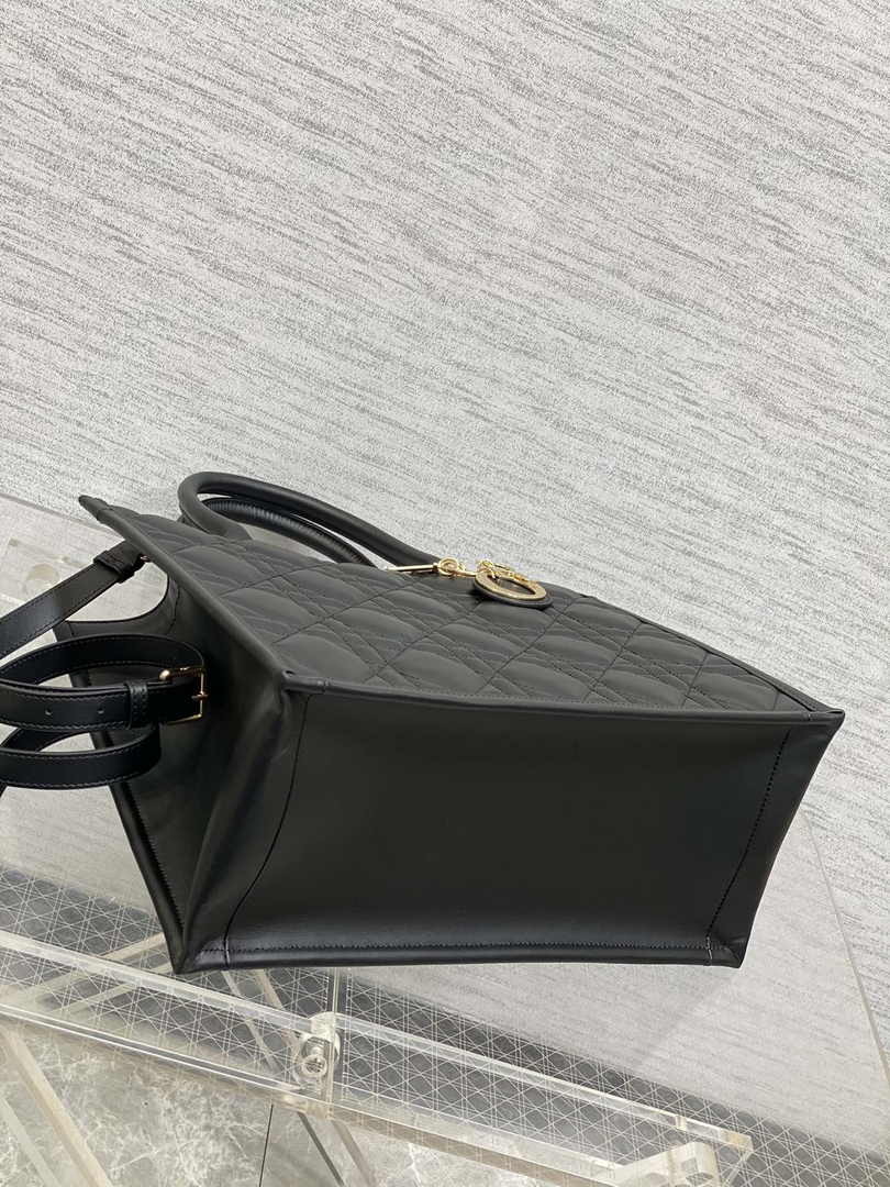 Dior Medium Book Tote M1324 Black Macrocannage Calfskin