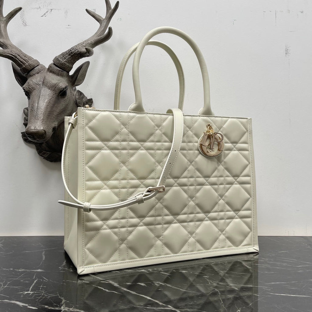 Dior Medium Book Tote M1324 White Macrocannage Calfskin