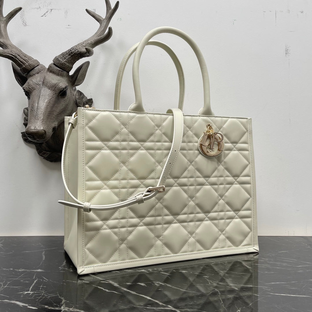Dior Medium Book Tote M1324 White Macrocannage Calfskin
