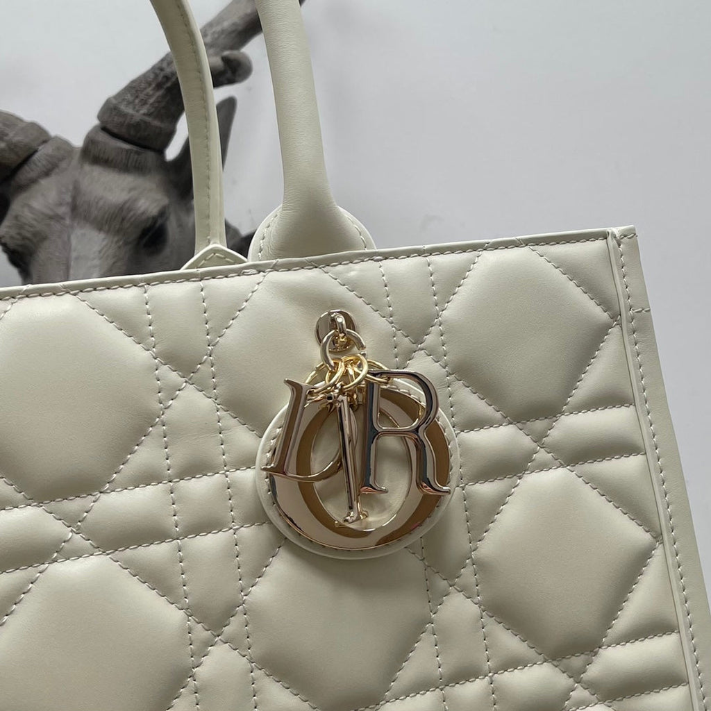 Dior Medium Book Tote M1324 White Macrocannage Calfskin