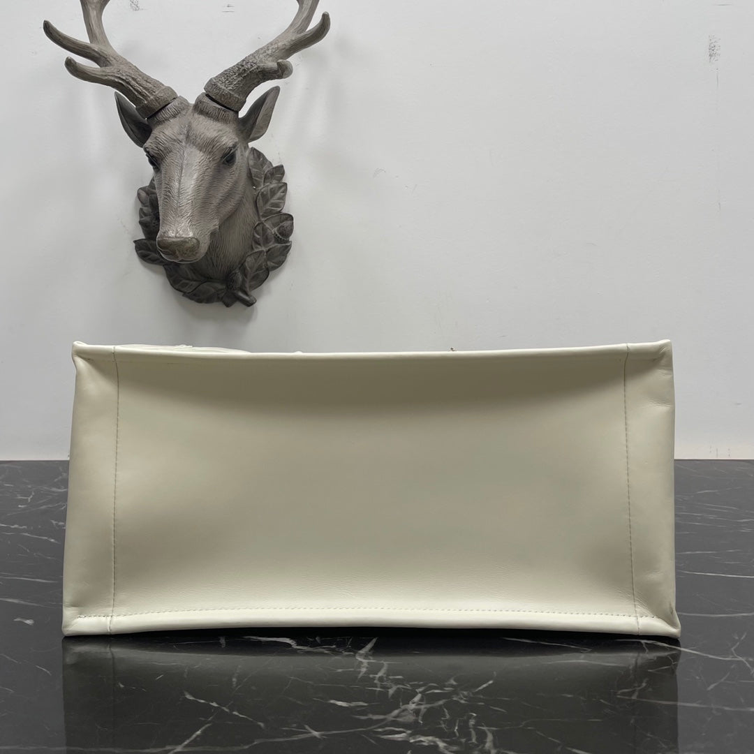 Dior Medium Book Tote M1324 White Macrocannage Calfskin