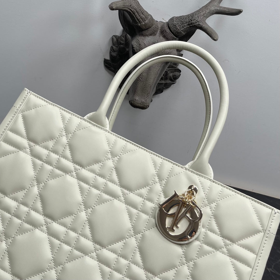 Dior Medium Book Tote M1324 White Macrocannage Calfskin