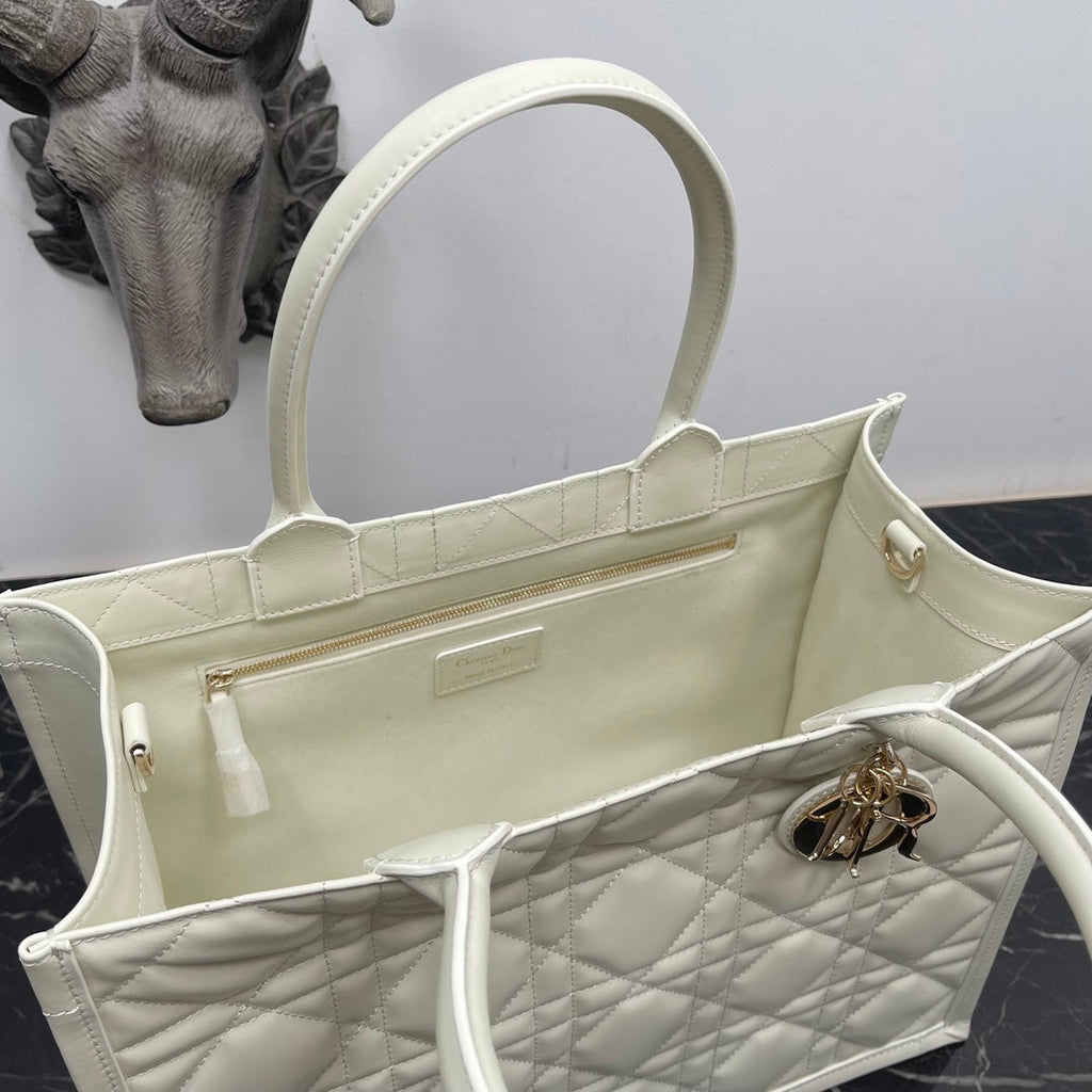 Dior Medium Book Tote M1324 White Macrocannage Calfskin