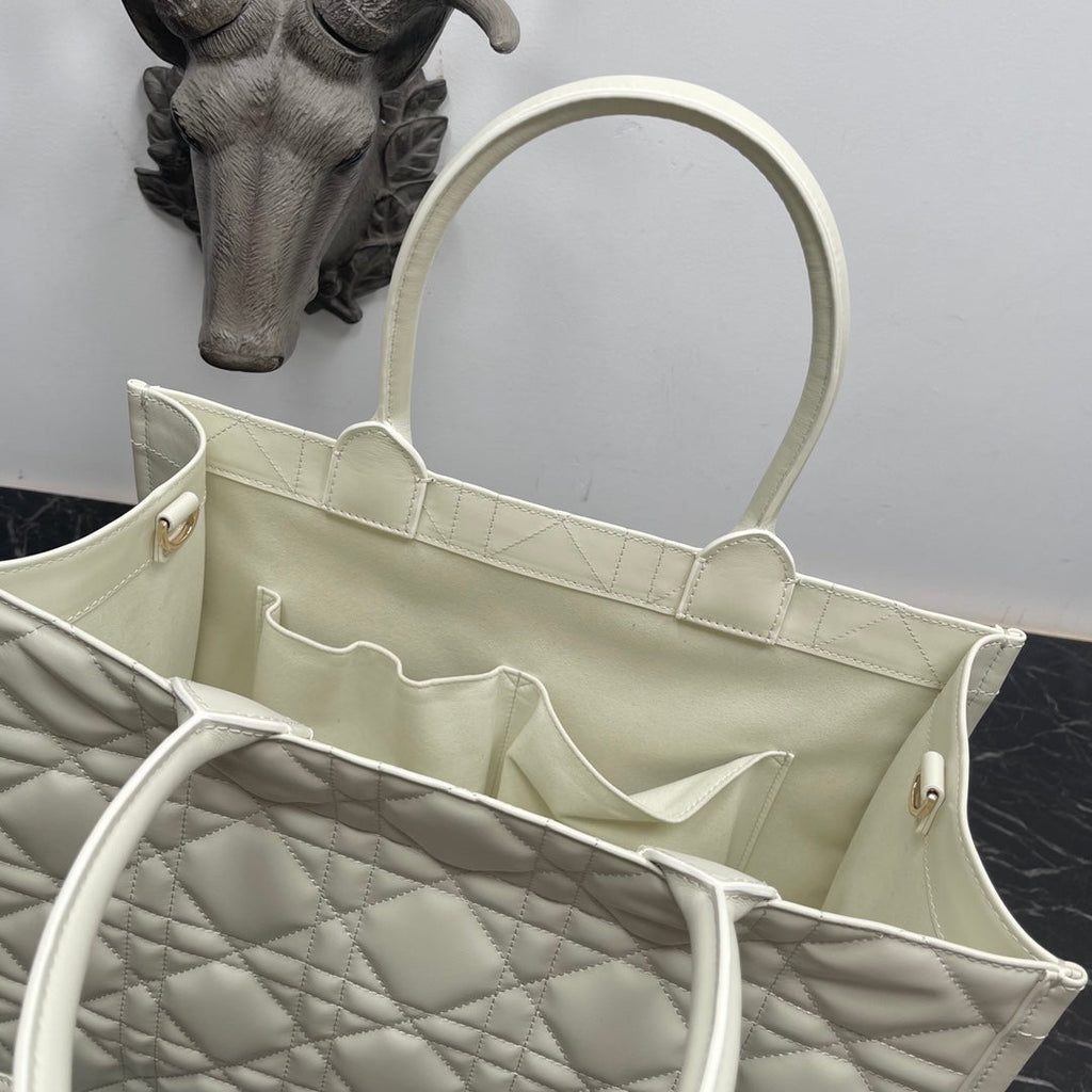Dior Medium Book Tote M1324 White Macrocannage Calfskin