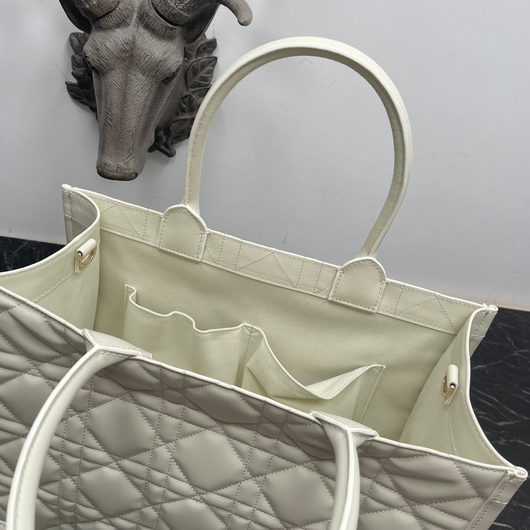 Dior Medium Book Tote M1324 White Macrocannage Calfskin