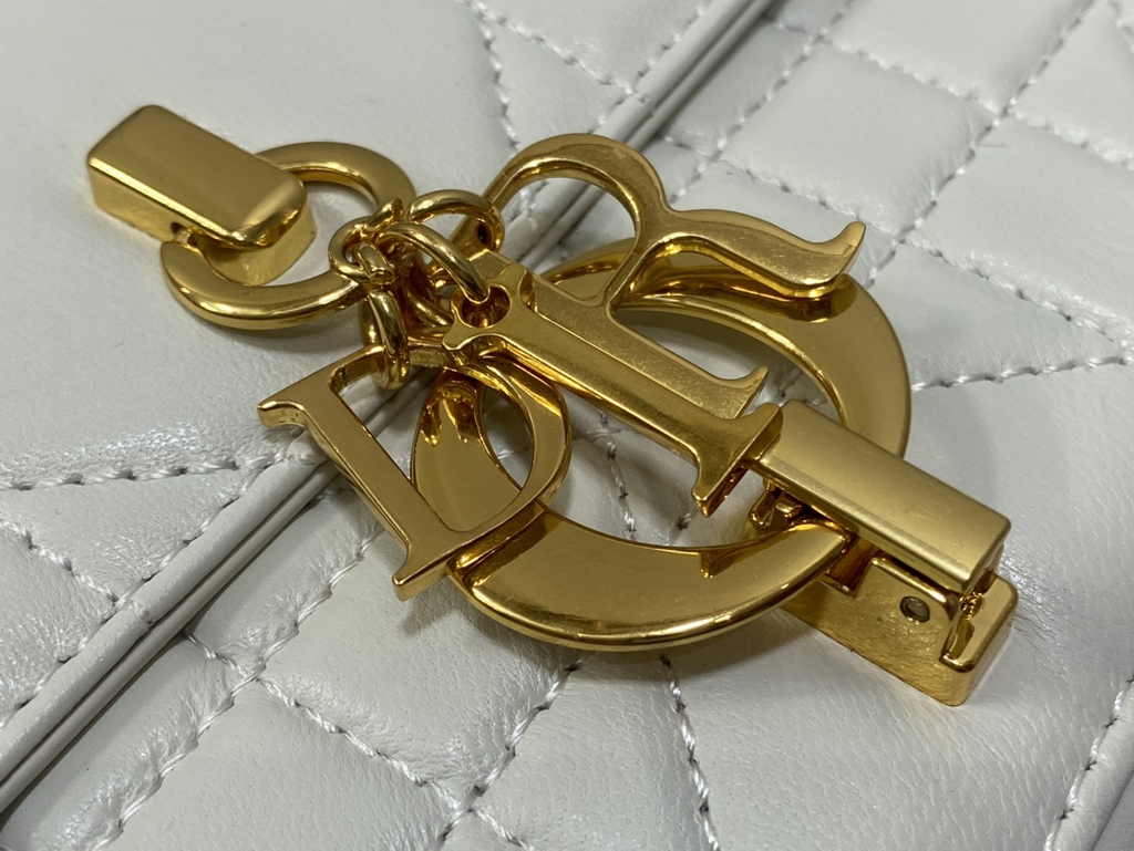 Dior Miss Daisy Mini Bag S3300 White Macrocannage Lambskin - Default Title - View 4