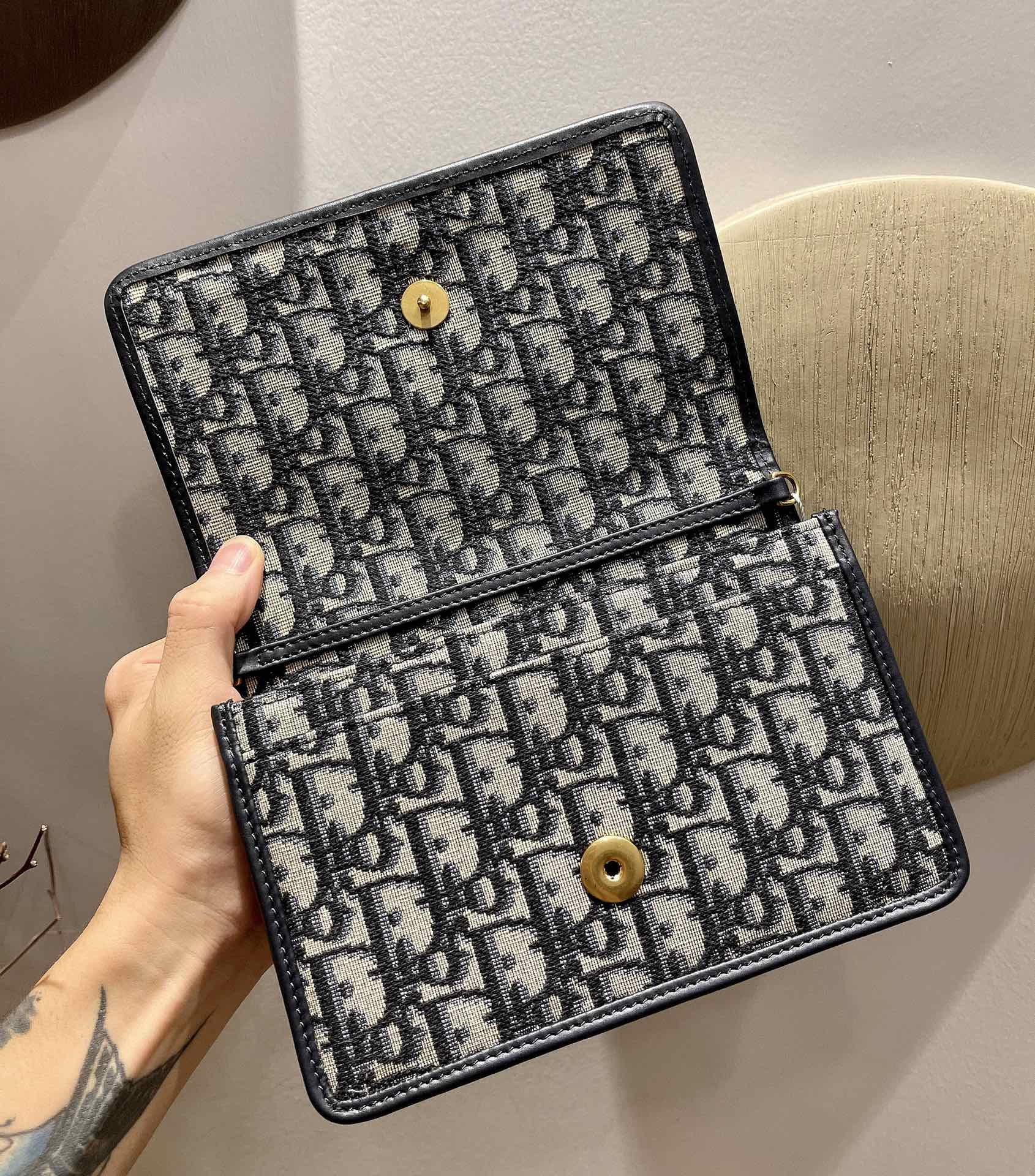 Dior S2086 30 Montaigne Pouch Oblique Blue - Default Title - View 9