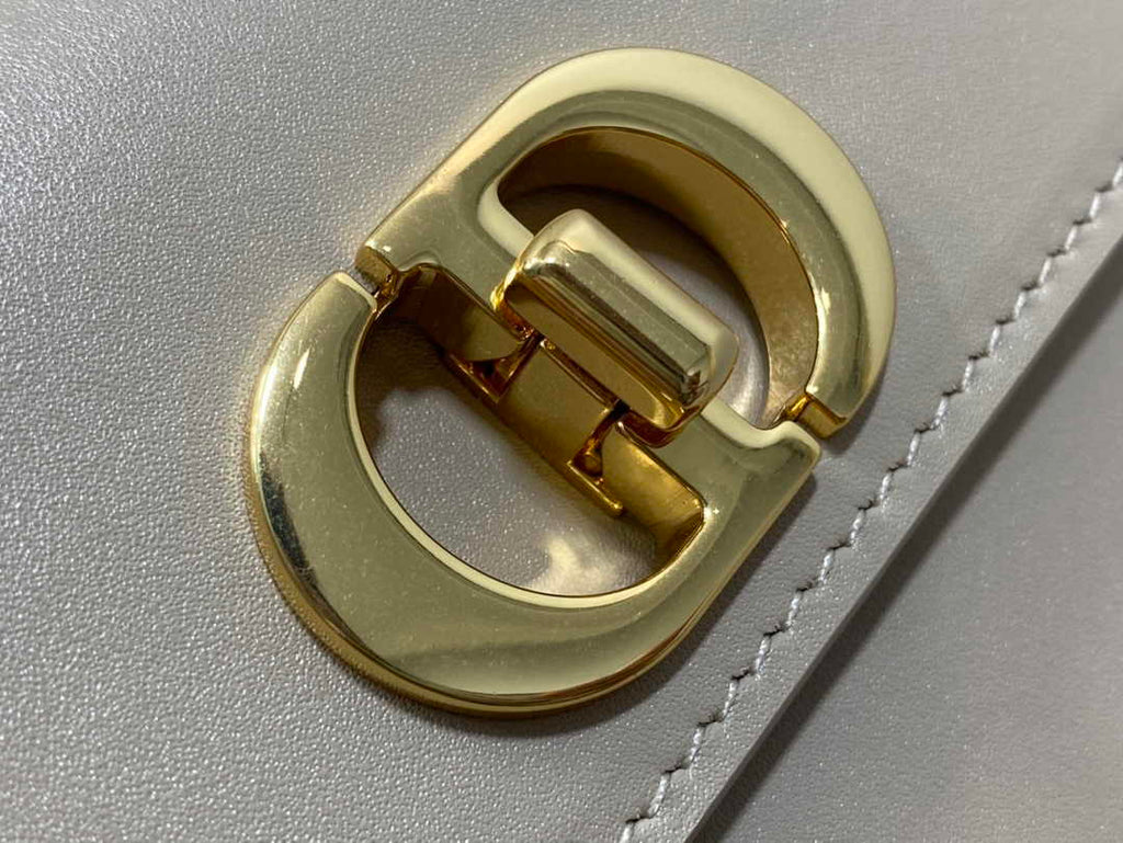 Dior Small 30 Montaigne Avenue Bag Beige Box Calfskin M9261