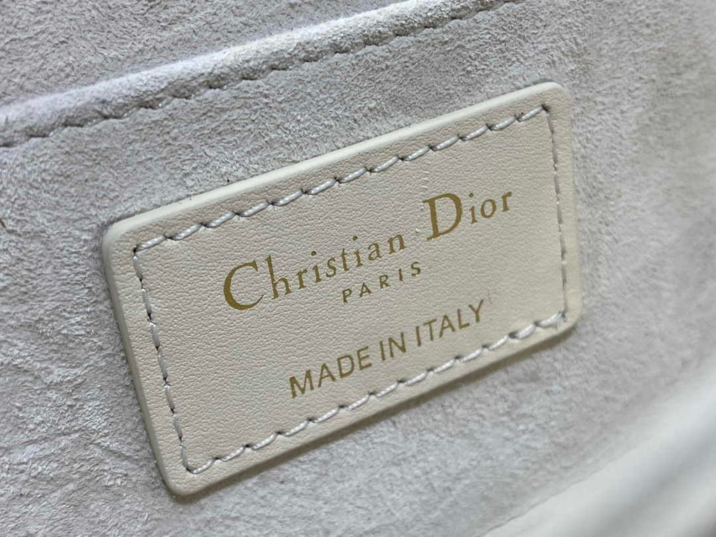 Dior Small 30 Montaigne Avenue Bag White Box Calfskin M9261