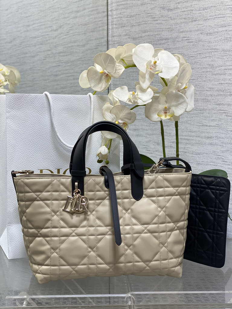 Medium Dior Toujours Bag M2821 Beige Black Macrocannage Calfskin