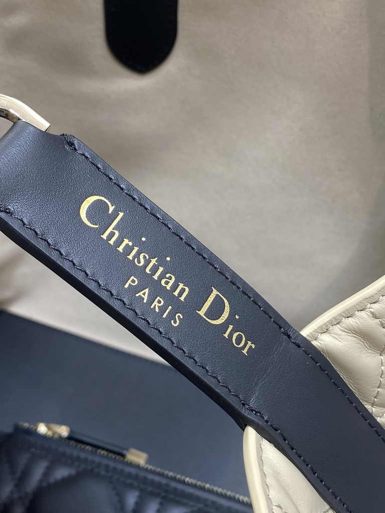 Medium Dior Toujours Bag M2821 Beige Black Macrocannage Calfskin