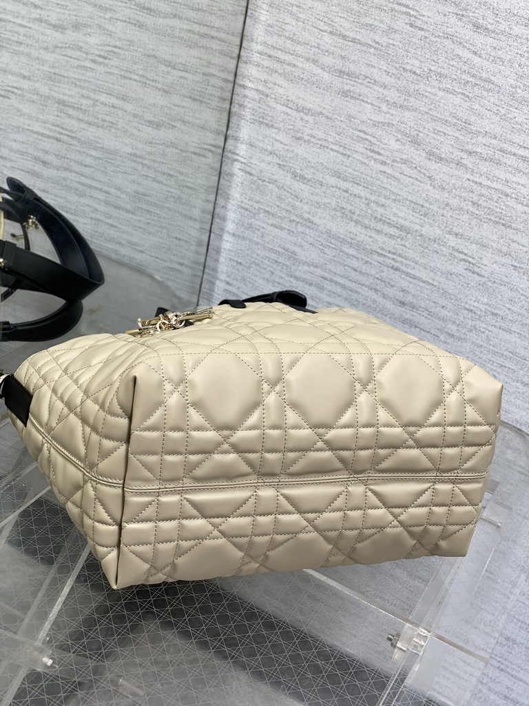 Medium Dior Toujours Bag M2821 Beige Black Macrocannage Calfskin