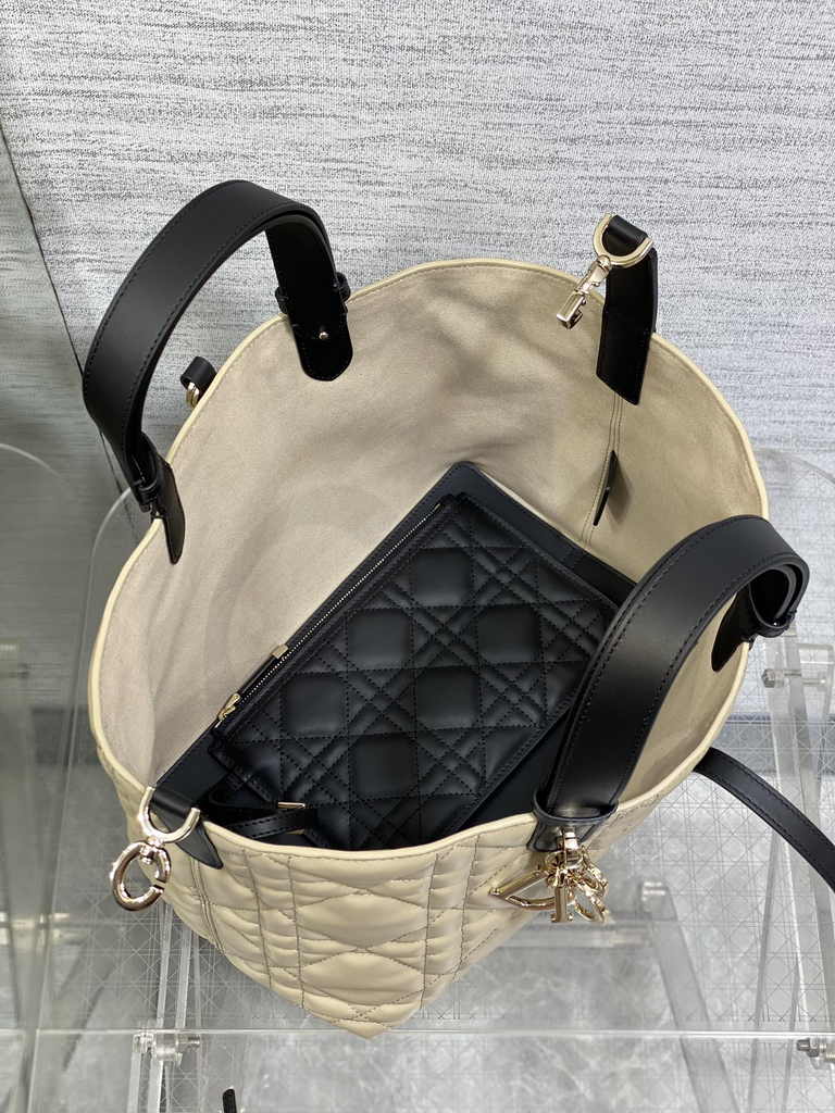 Medium Dior Toujours Bag M2821 Beige Black Macrocannage Calfskin