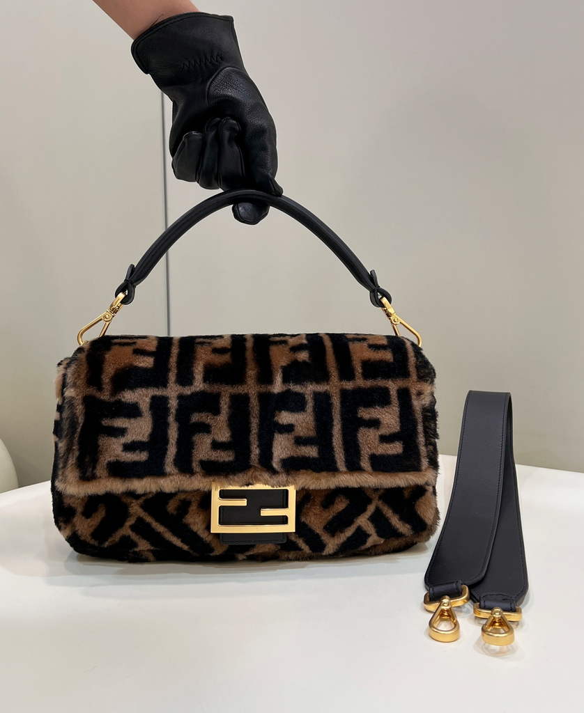 Fendi 8BR600 Baguette Bag leather bag in Brown - Default Title - View 1