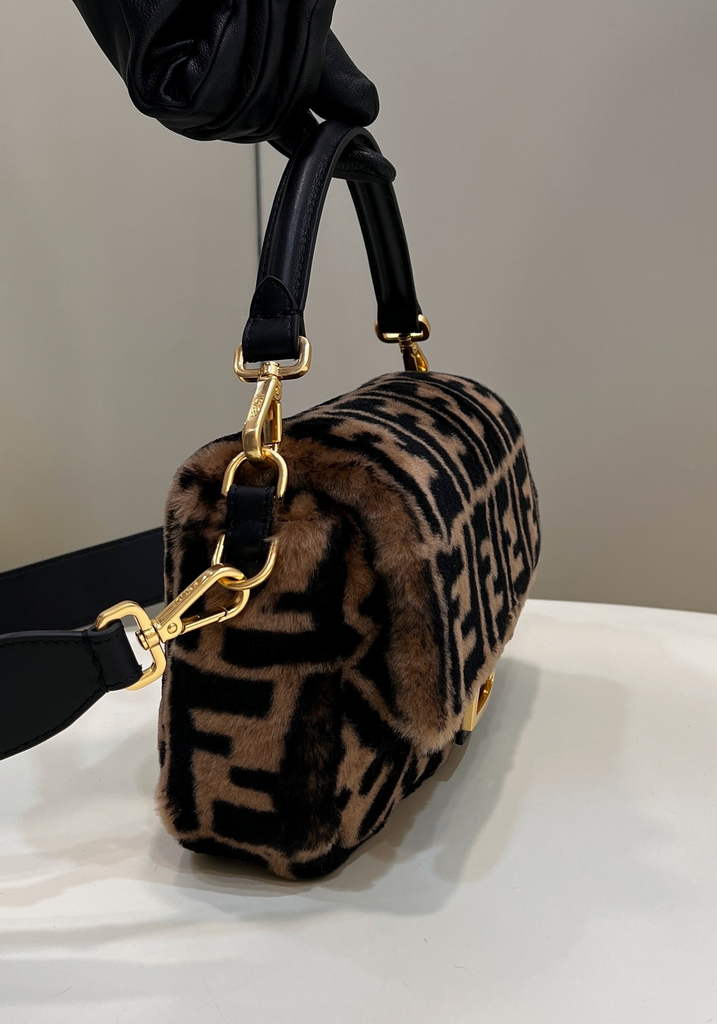 Fendi 8BR600 Baguette Bag leather bag in Brown - Default Title - View 3