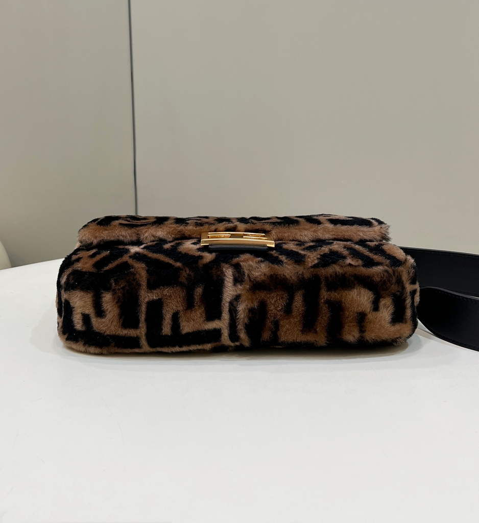Fendi 8BR600 Baguette Bag leather bag in Brown - Default Title - View 4