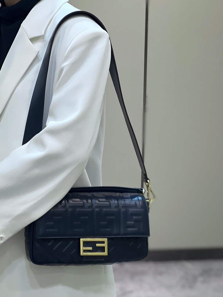 Fendi 8BR600 Baguette Navy Blue leather bag - Default Title - View 1