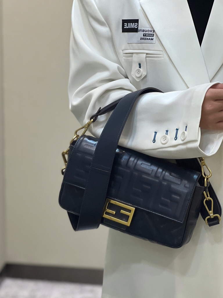 Fendi 8BR600 Baguette Navy Blue leather bag - Default Title - View 9