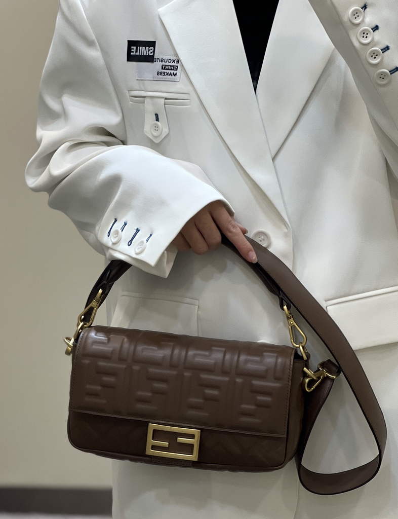 Fendi 8BR600 Baguette Brown leather bag - Default Title - View 11